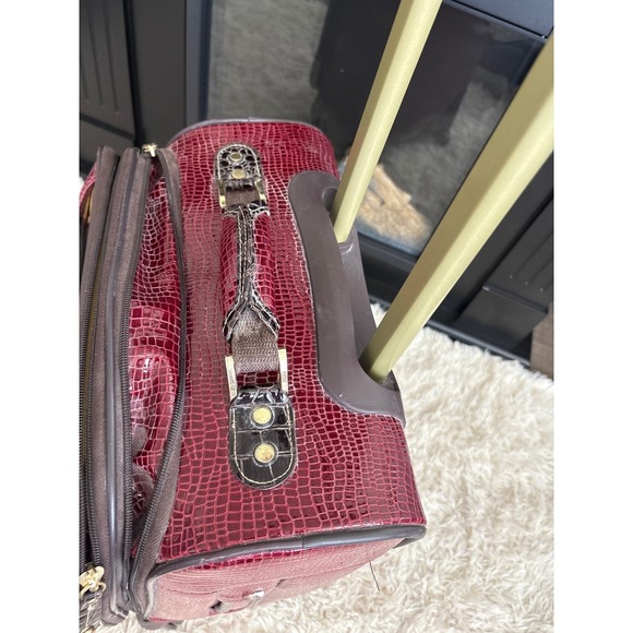 Samantha Brown Red Croc Embossed Carry On Luggage Spinner Wheels Travel Bag - Picture 6 of 13